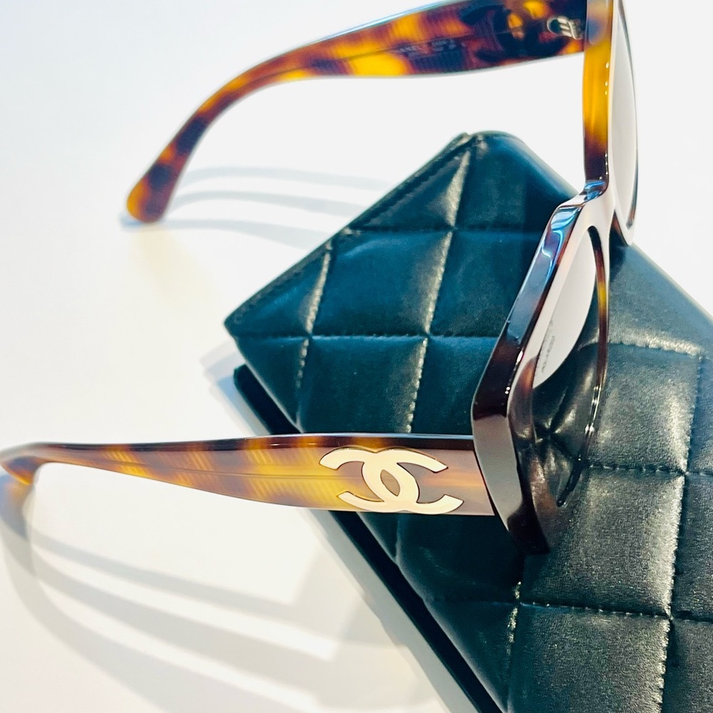 CHANEL Brown Tortoise Sunglasses - Picture 4 of 13